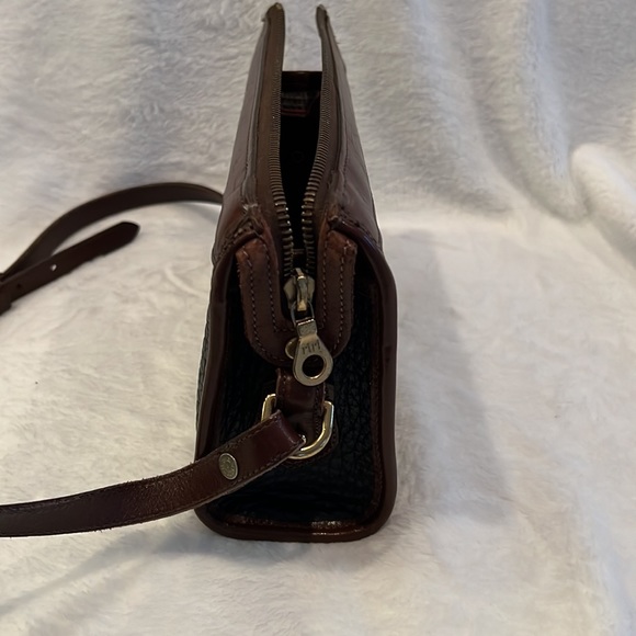 Gorgeous black brown Dooney & Bourke leather crossbody bag 9x6x2.5 - Picture 5 of 10